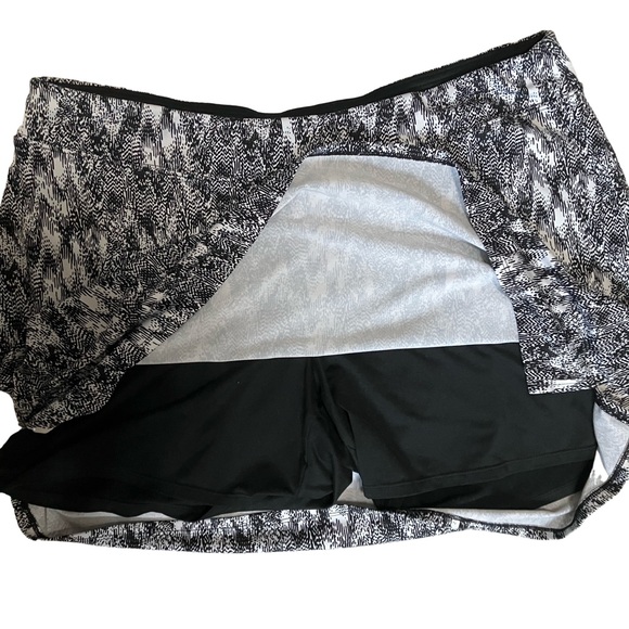 Tranquility Chic Black &White Patterned Skort XXL - Picture 5 of 5
